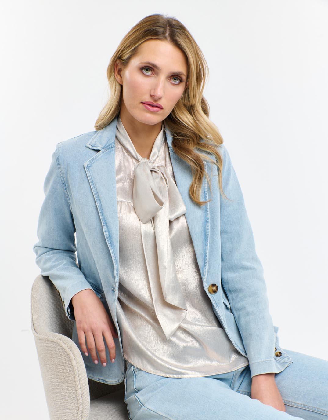 365-days-denim-blazer-with-brooch-light-wash-denim-womens-clothing