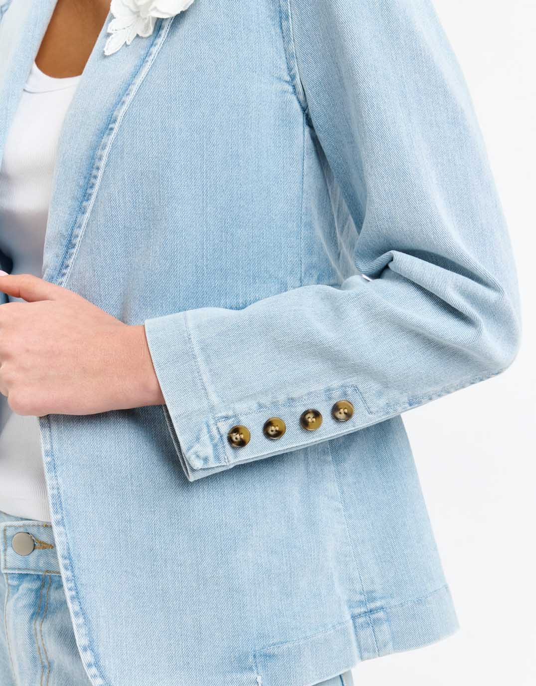 365-days-denim-blazer-with-brooch-light-wash-denim-womens-clothing