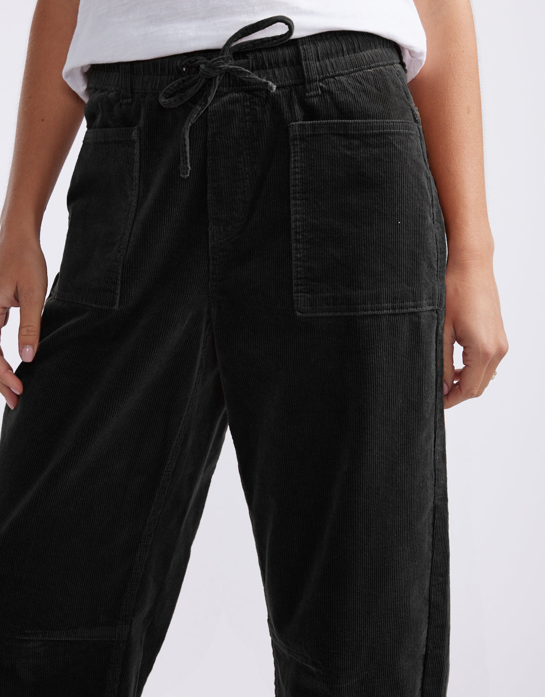 Cord Leo Barrel Jean - Black