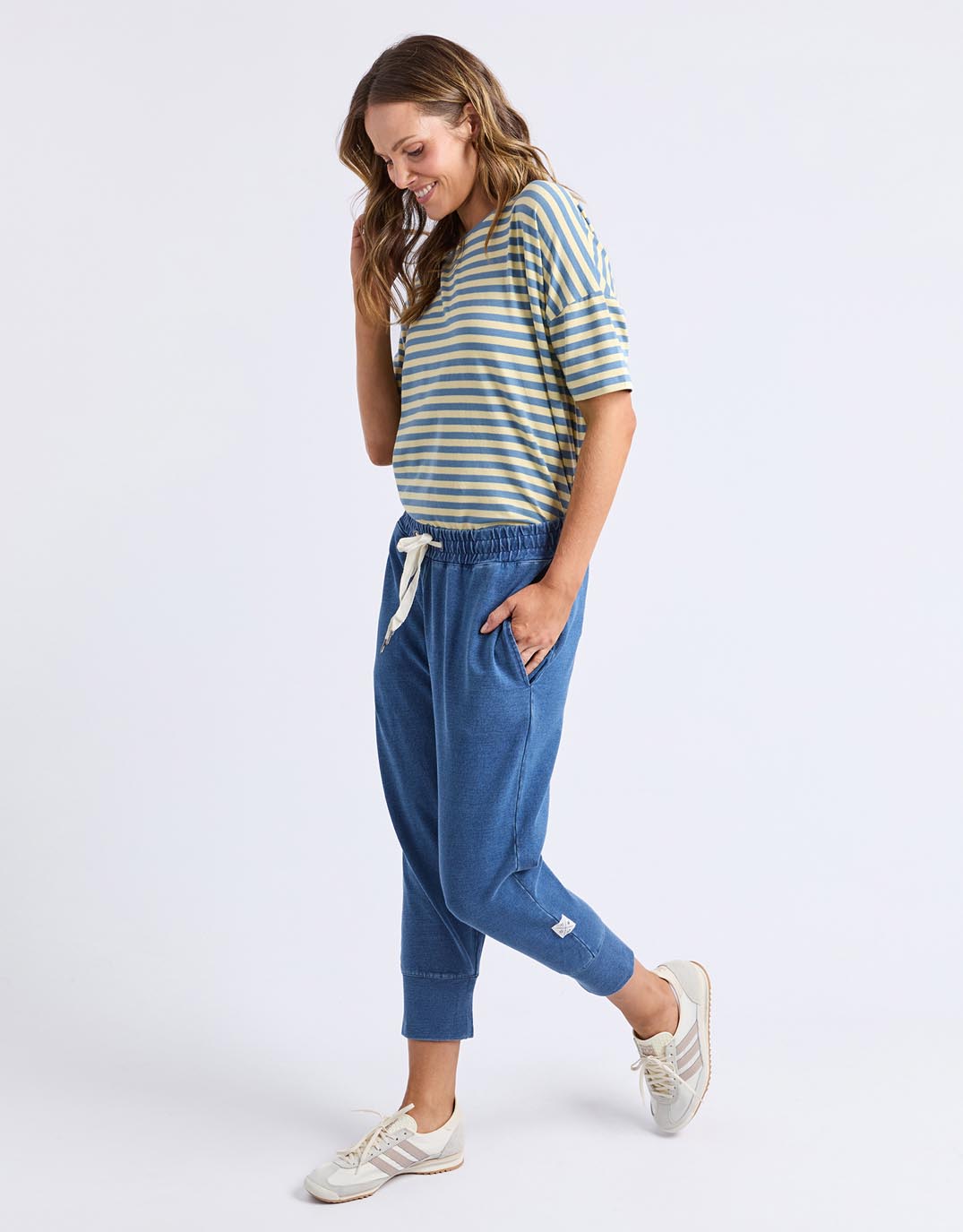 elm-3-4-brunch-pant-blue-denim-look-womens-clothing