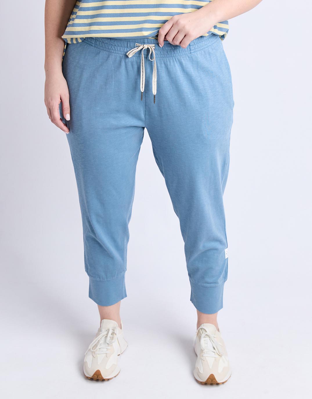 elm-3-4-brunch-pant-blue-shadow-womens-clothing