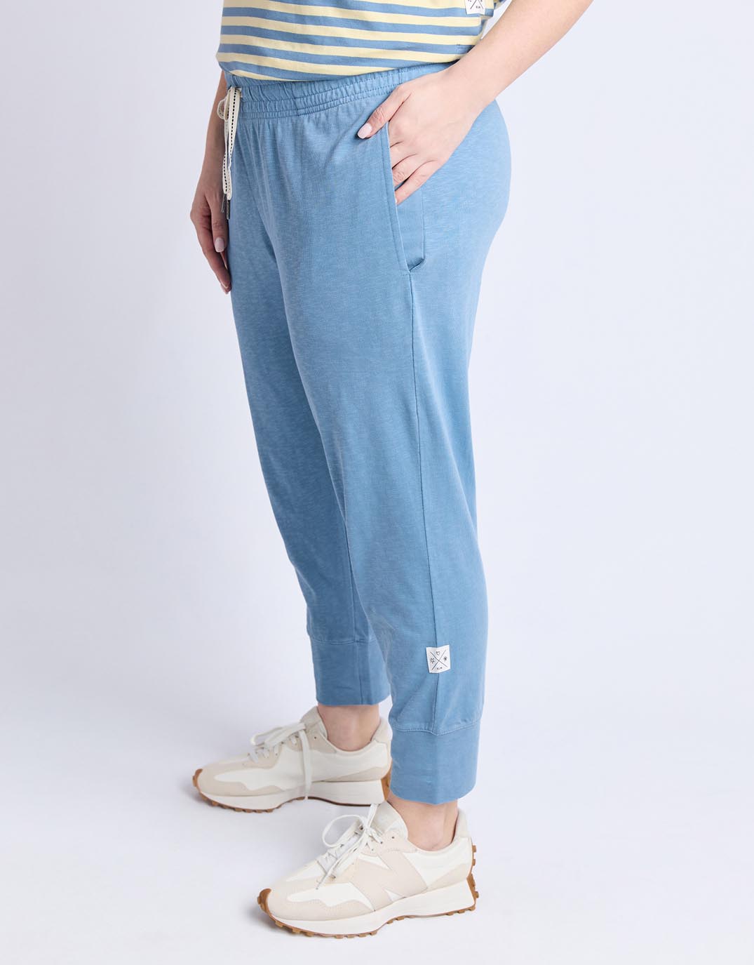 elm-3-4-brunch-pant-blue-shadow-womens-clothing