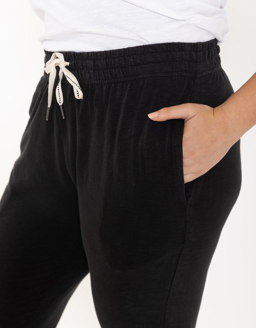 Elm - 3/4 Brunch Pants - Black - White & Co Living Pants