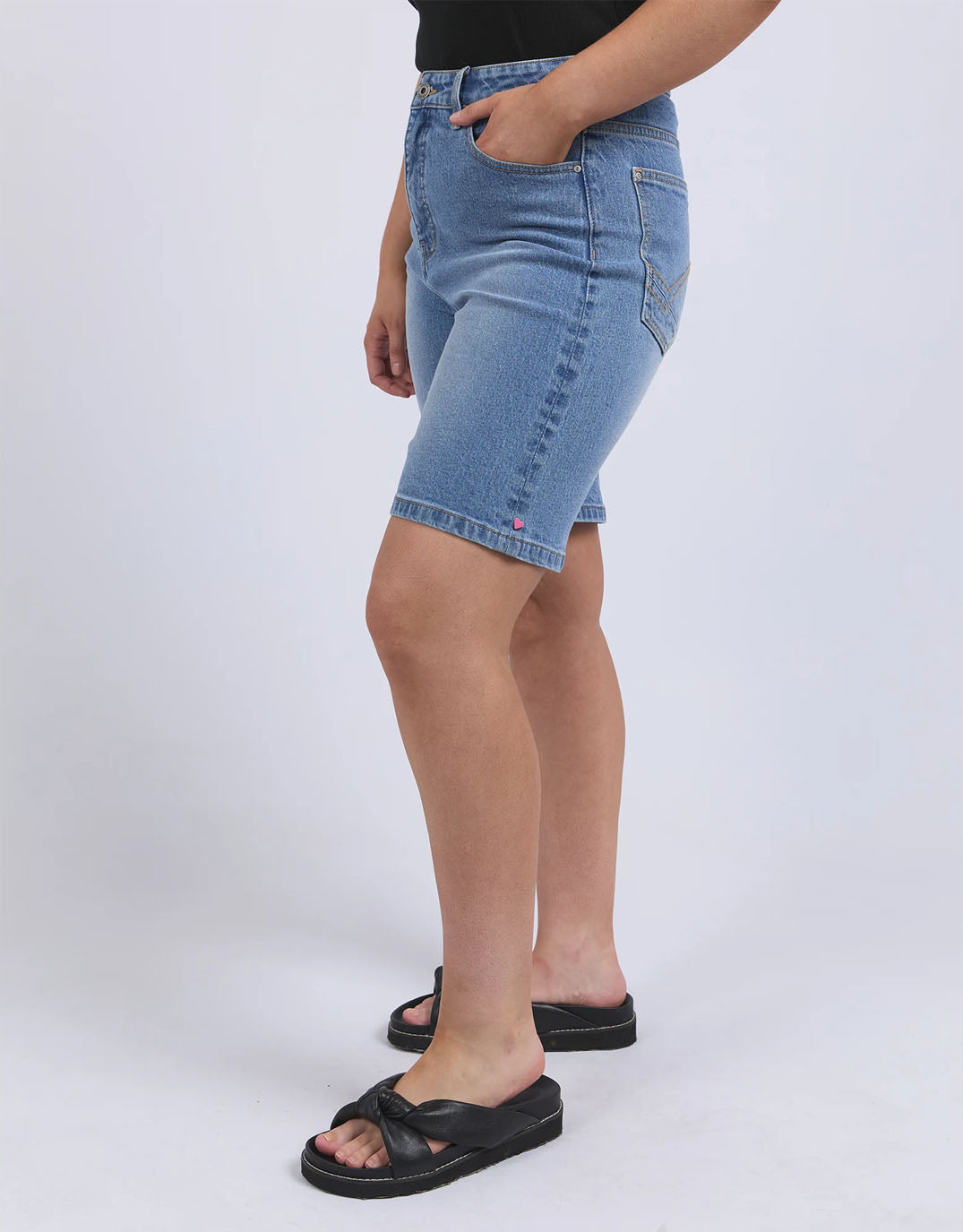 elm-macie-denim-shorts-mid-blue-wash-womens-clothing