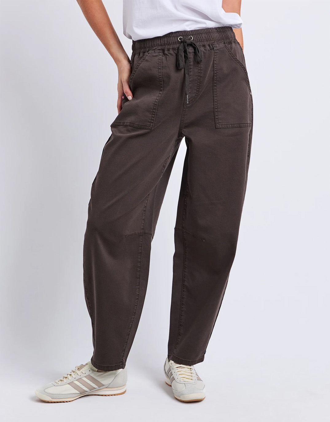 elm-quinn-barrel-jogger-chocolate-womens-clothing