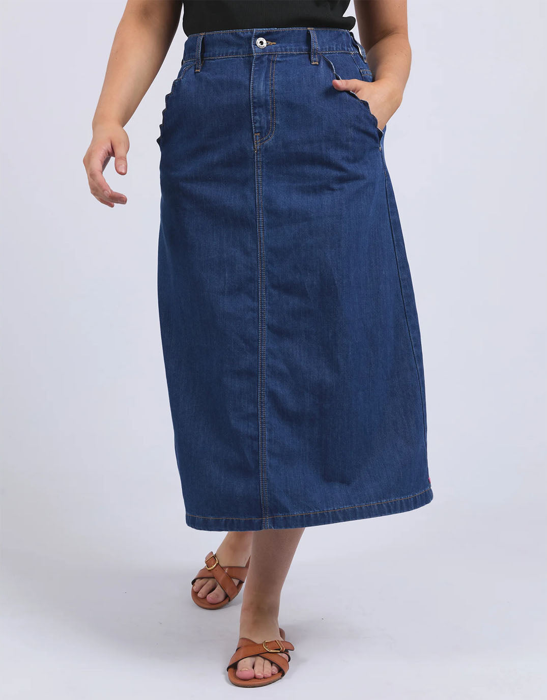 elm-scallop-edge-denim-skirt-mid-blue-wash-womens-clothing