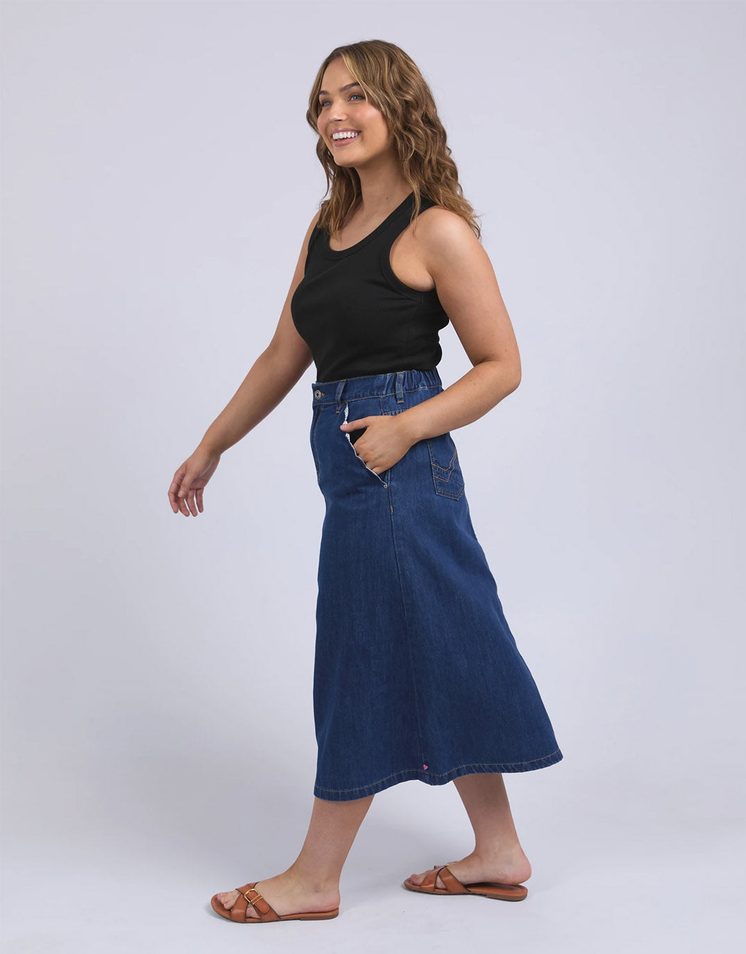 elm-scallop-edge-denim-skirt-mid-blue-wash-womens-clothing