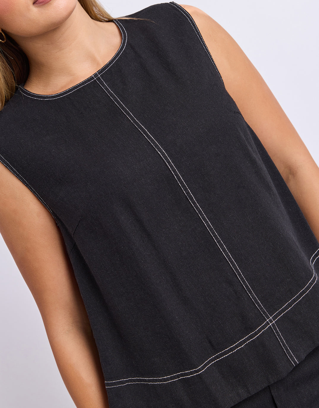 foxwood-vento-top-black-womens-clothing