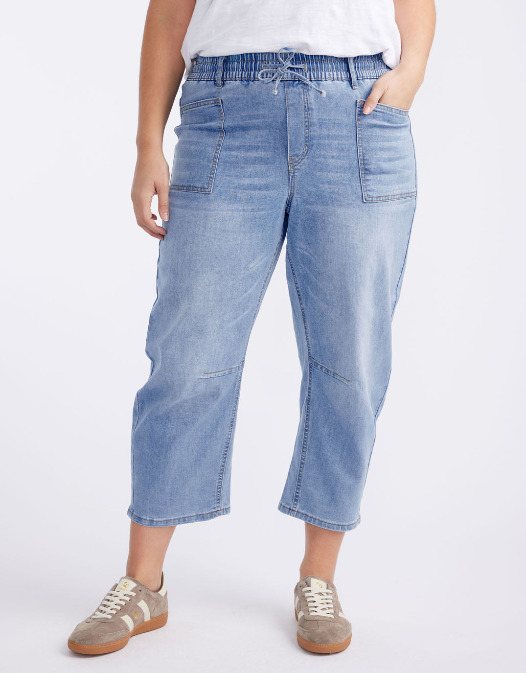 monaco-leo-barrel-jeans-light-denim-womens-clothing