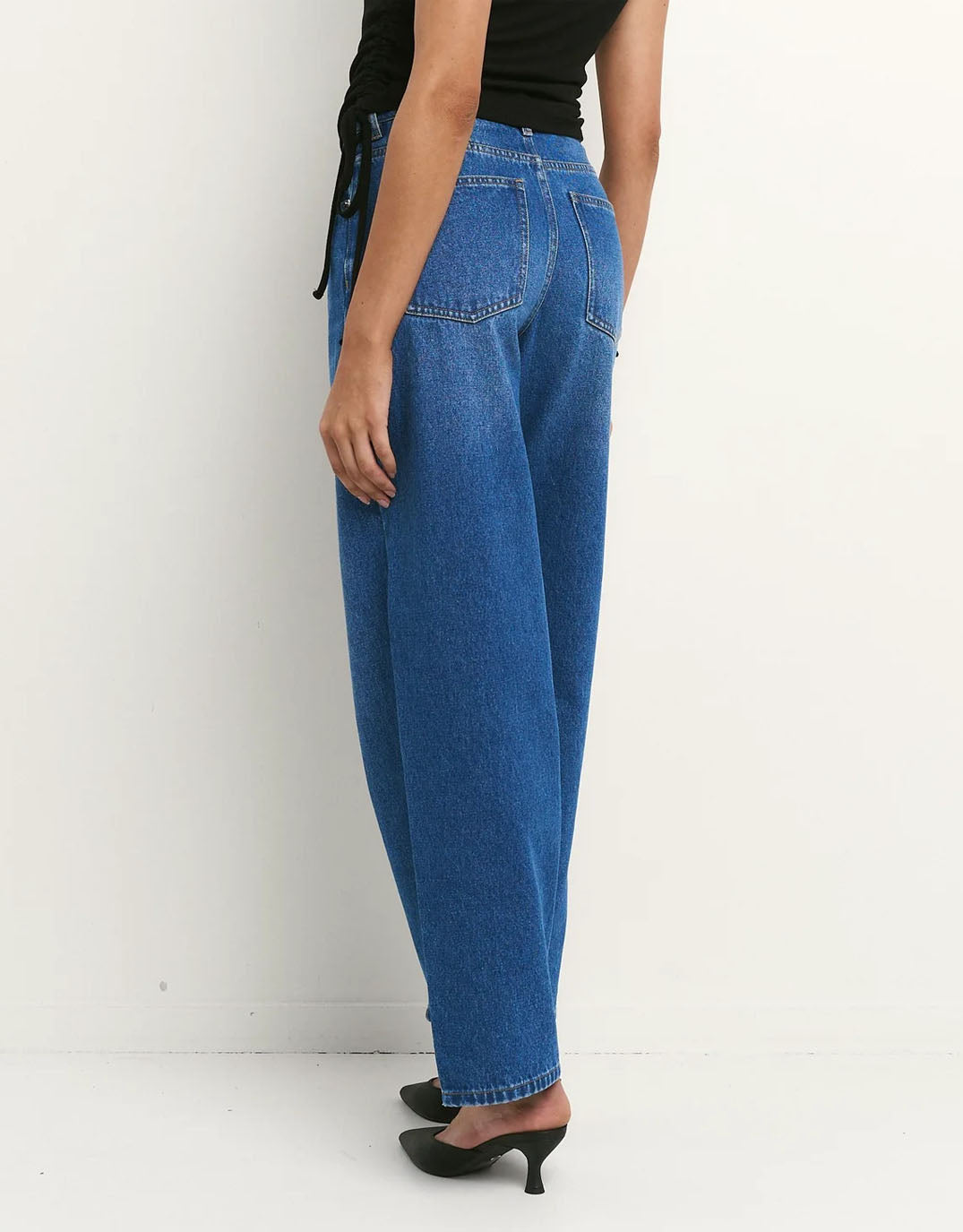 reunion-the-label-berlin-barrel-leg-jean-mid-blue-womens-clothing