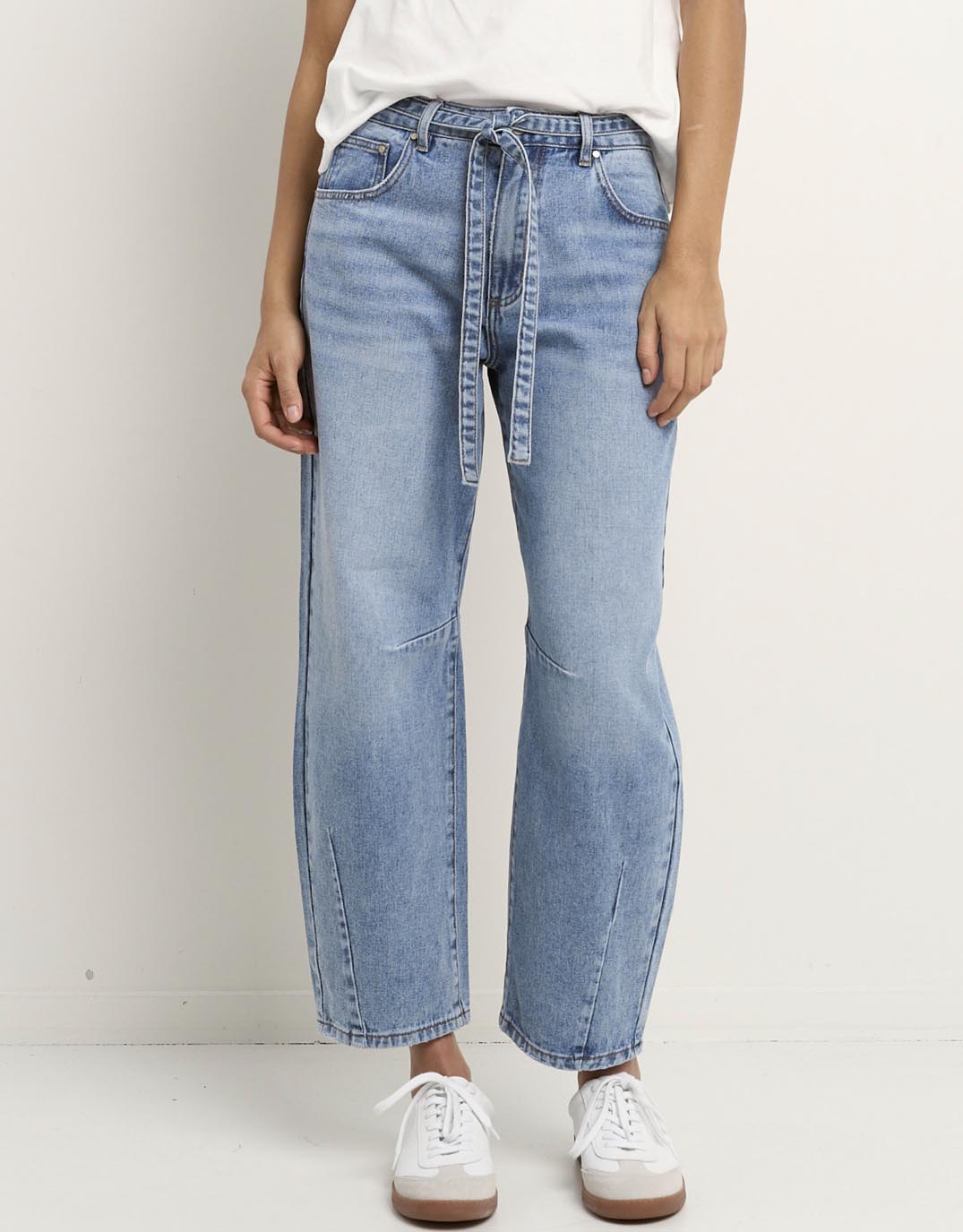 stories-be-told-campus-tie-waist-barrel-jeans-light-blue-denim-womens-clothing
