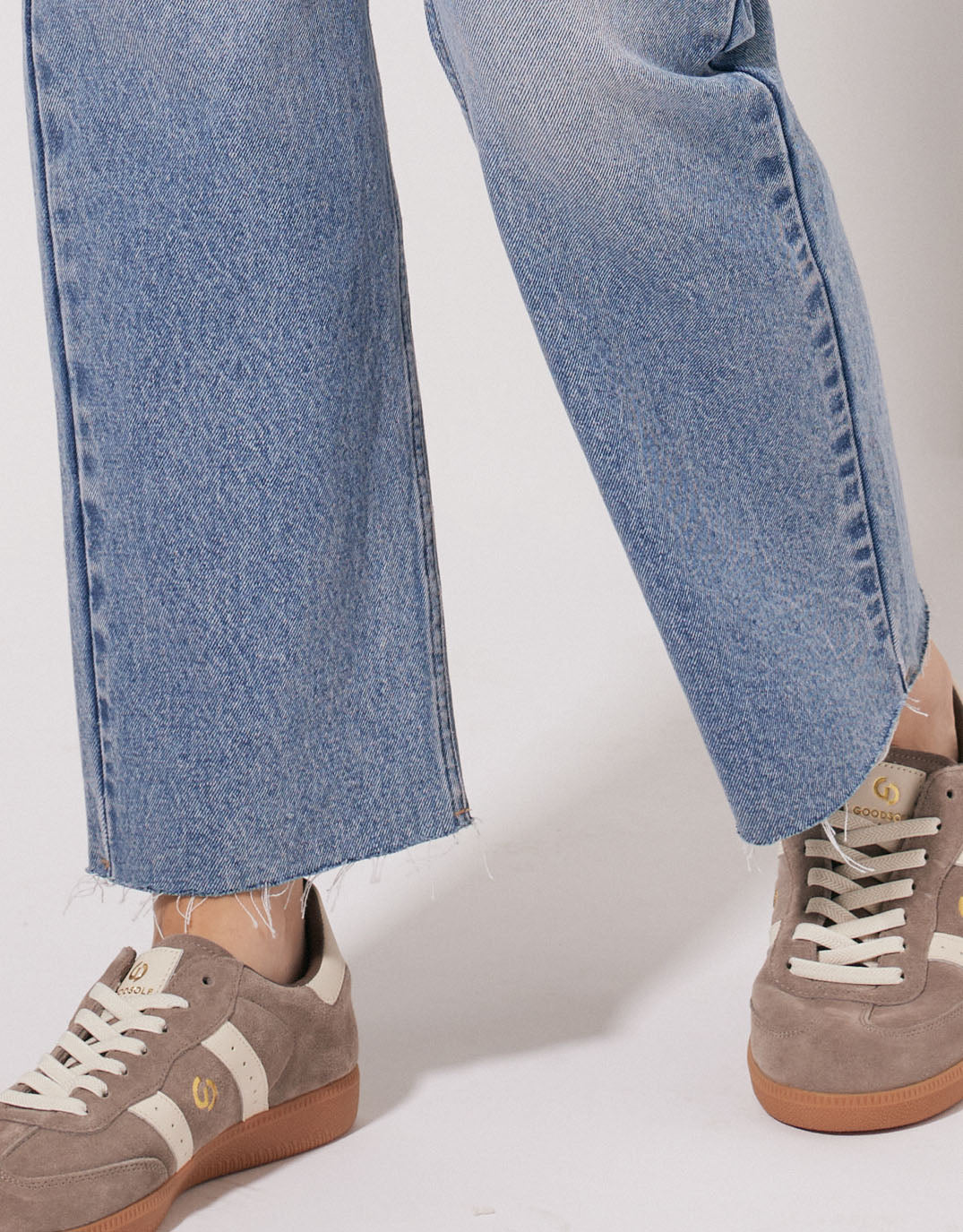 Charlotte Straight Leg Jean - Mid Wash