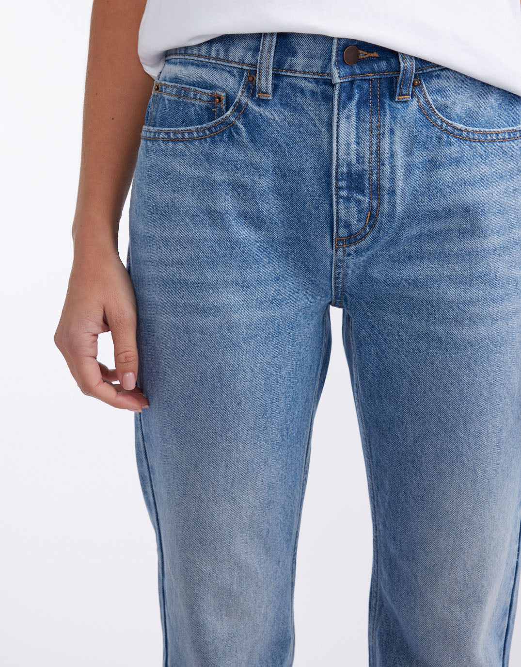 white-co-charlotte-straight-leg-jean-mid-wash-womens-clothing
