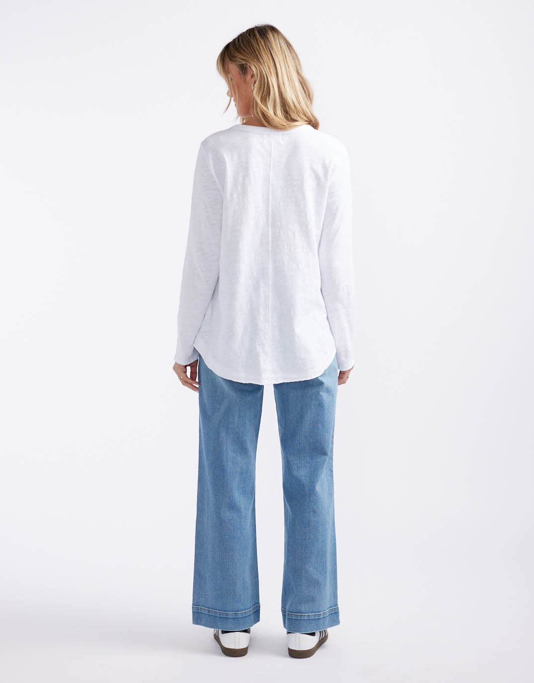 white-co-essential-scoop-hem-long-sleeve-t-shirt-white-womens-clothing