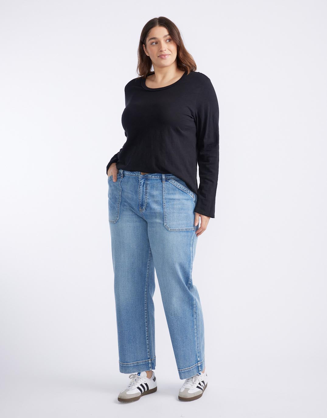 Essential Scoop Hem Long Sleeve T-shirt - Black