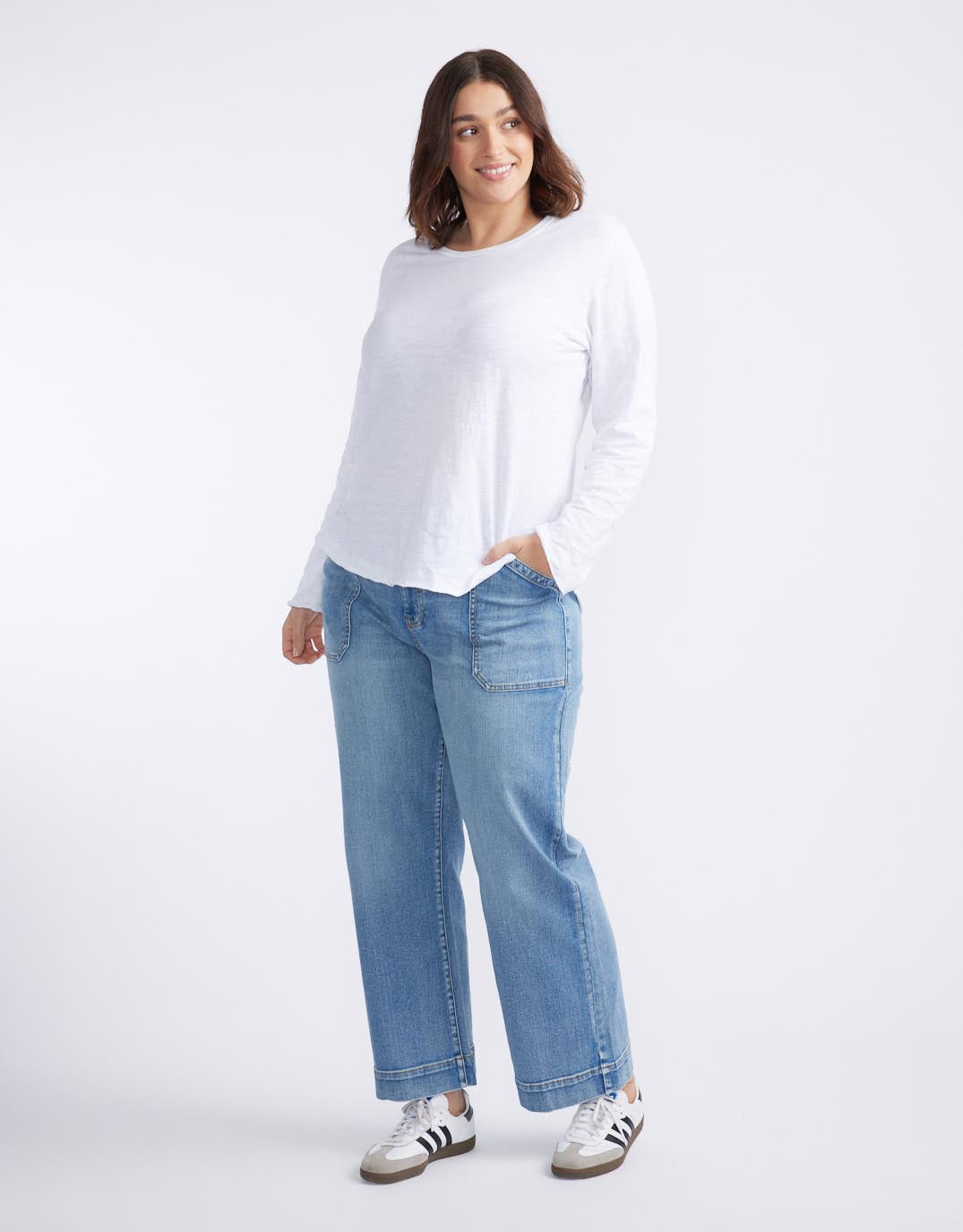 Essential Scoop Hem Long Sleeve T-shirt - White