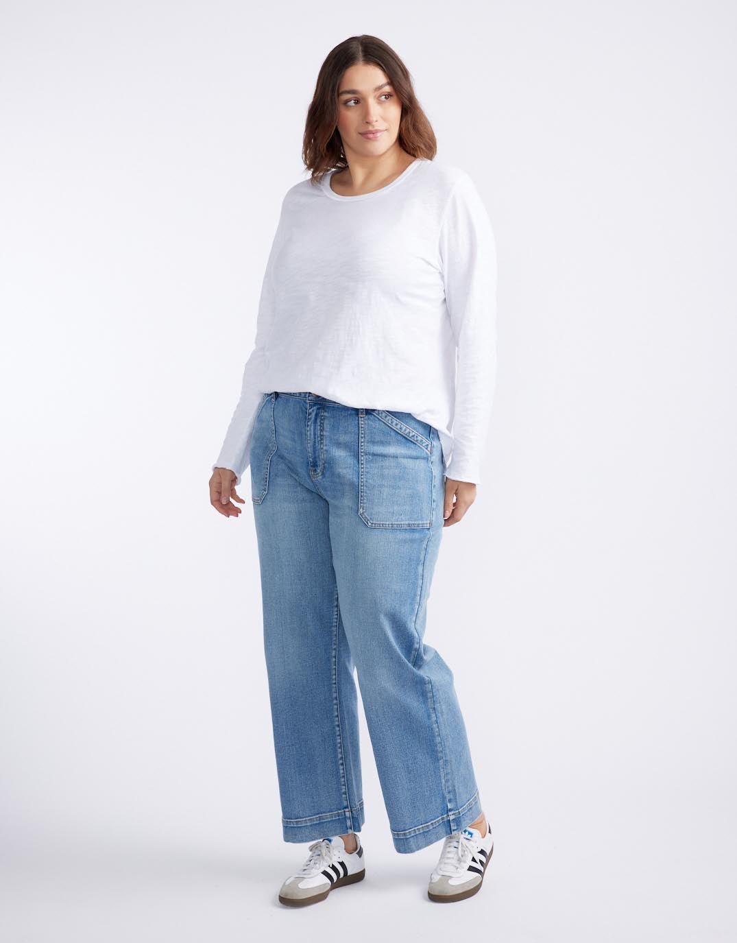 Essential Scoop Hem Long Sleeve T-shirt - White