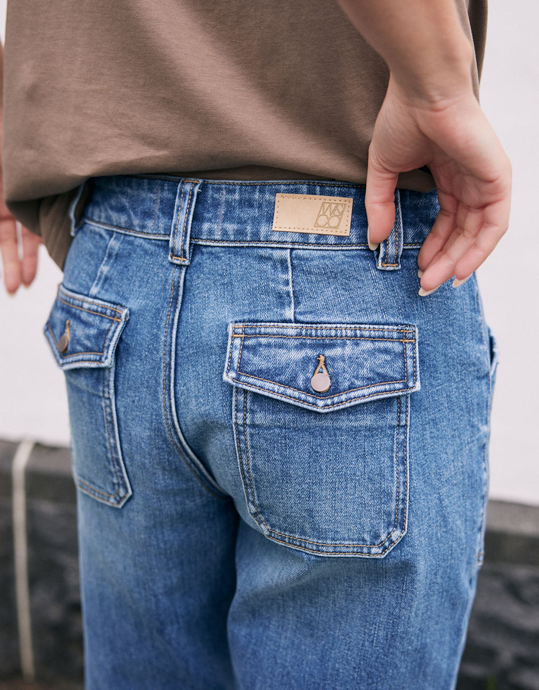 Saskia Cargo Barrel Jean - Mid Wash