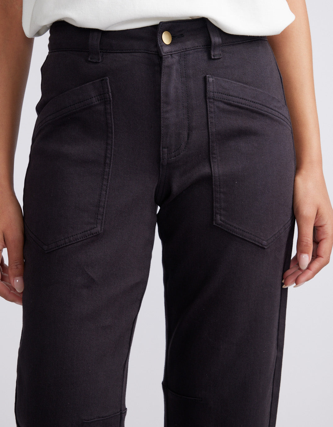 Saskia Cargo Barrel Jean - Washed Black