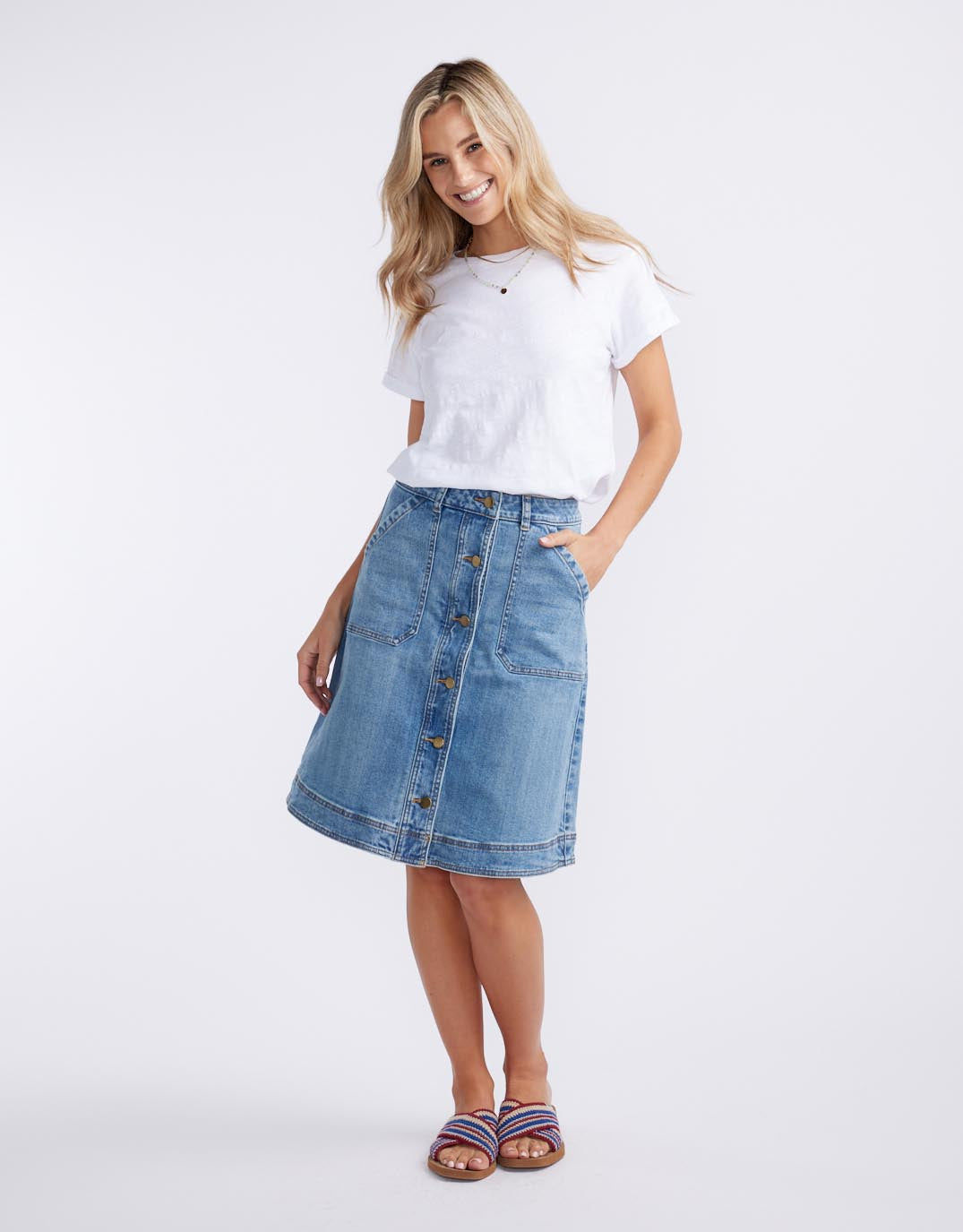 white-co-stevie-denim-skirt-mid-wash-womens-clothing