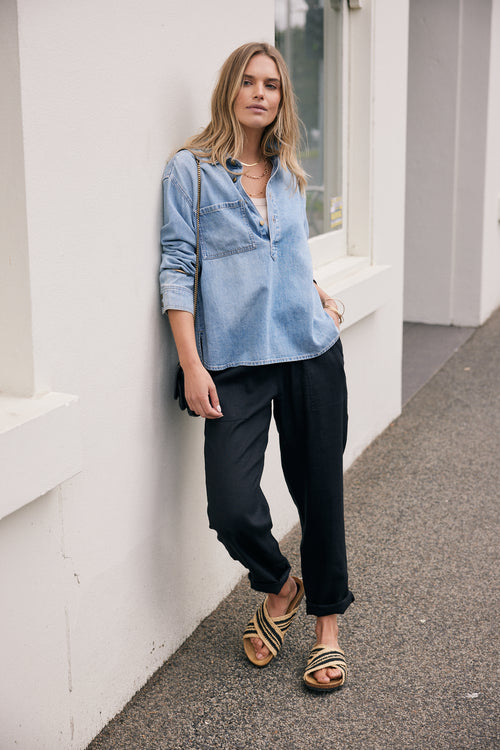 Henley Claudia Shirt - Mid Wash
