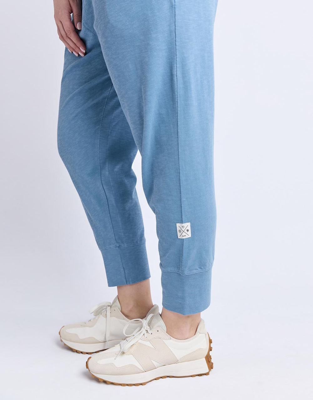 elm-3-4-brunch-pant-blue-shadow-womens-clothing