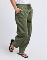 elm-quinn-barrel-jogger-basil-womens-clothing