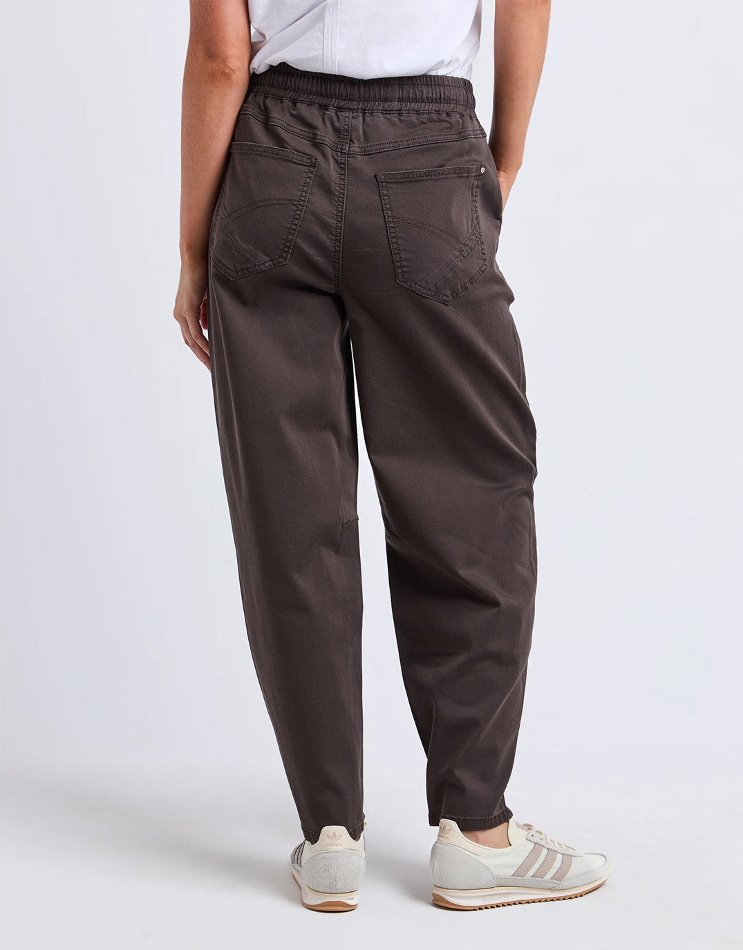 elm-quinn-barrel-jogger-chocolate-womens-clothing