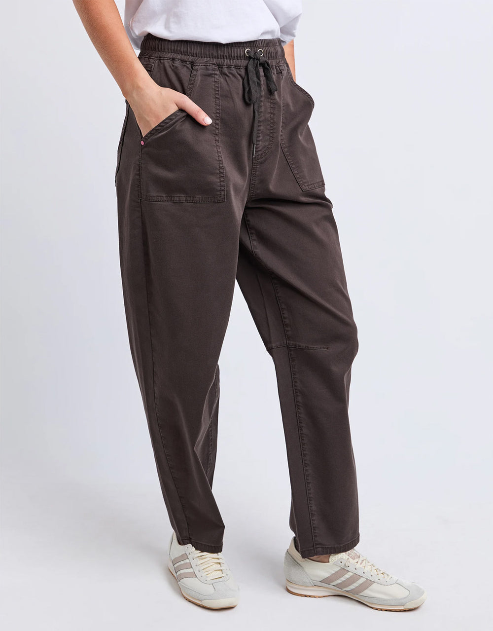 elm-quinn-barrel-jogger-chocolate-womens-clothing