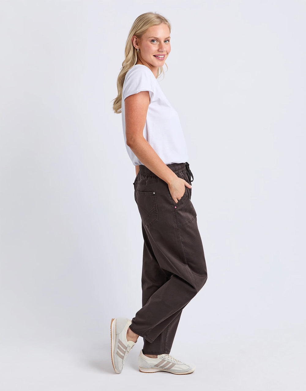 elm-quinn-barrel-jogger-chocolate-womens-clothing