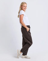 elm-quinn-barrel-jogger-chocolate-womens-clothing