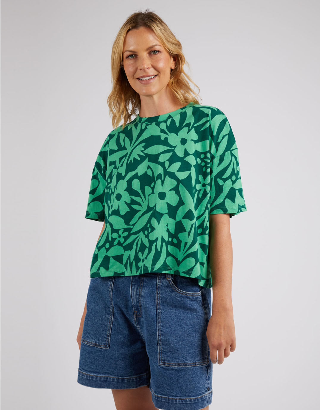 elm-stencil-floral-tee-greenbriar-floral-print-womens-clothing