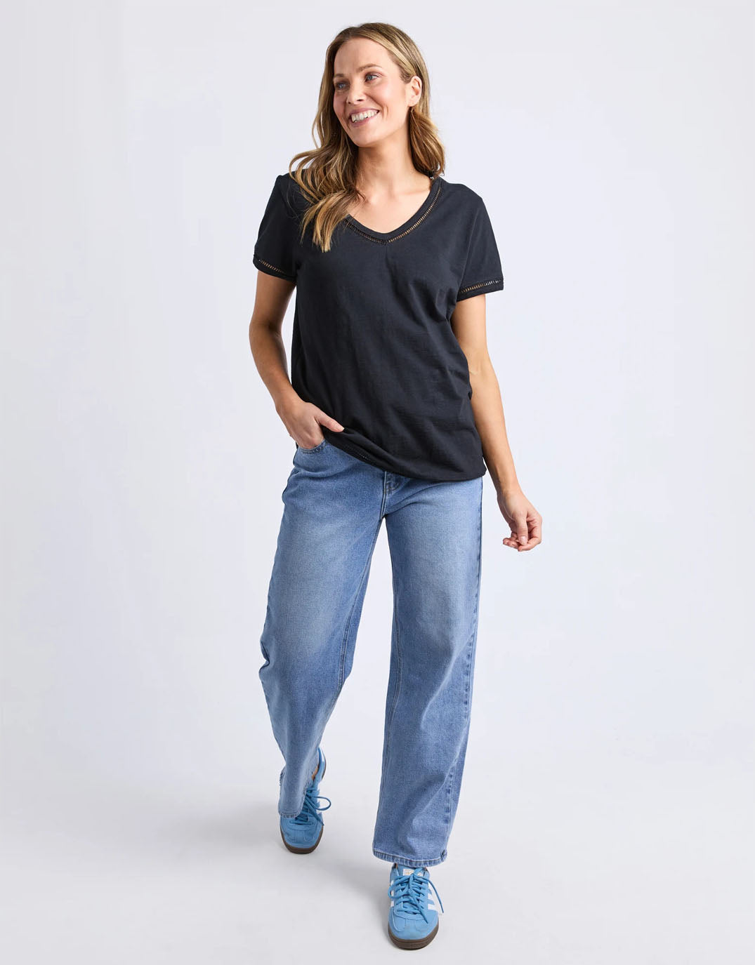 elm-victoria-short-sleeve-tee-black_4