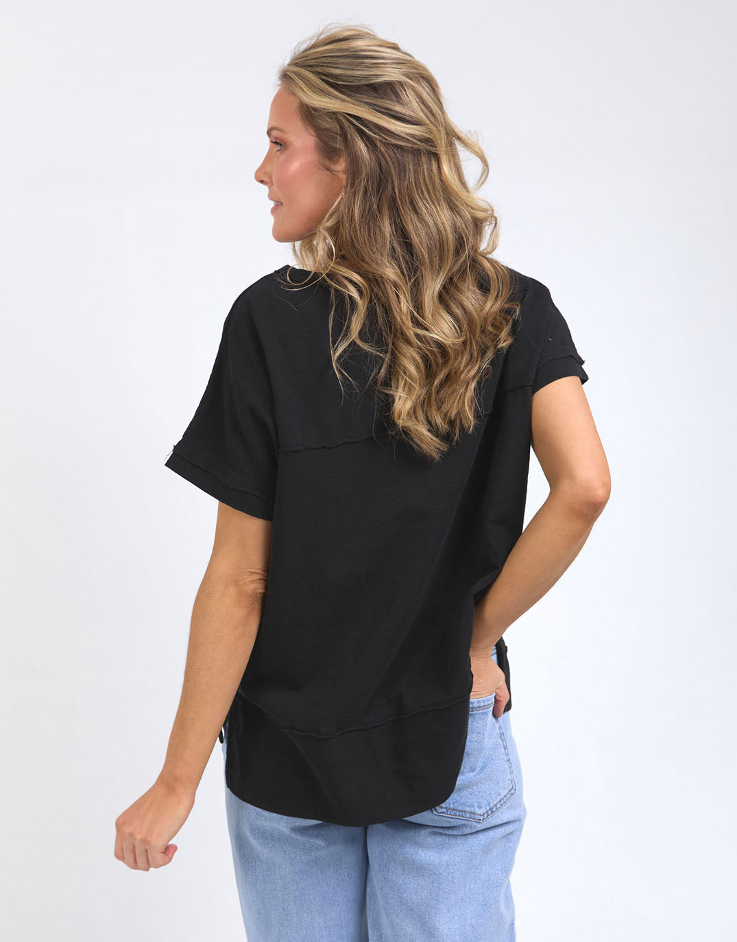 foxwood-allison-tee-black-womens-clothing
