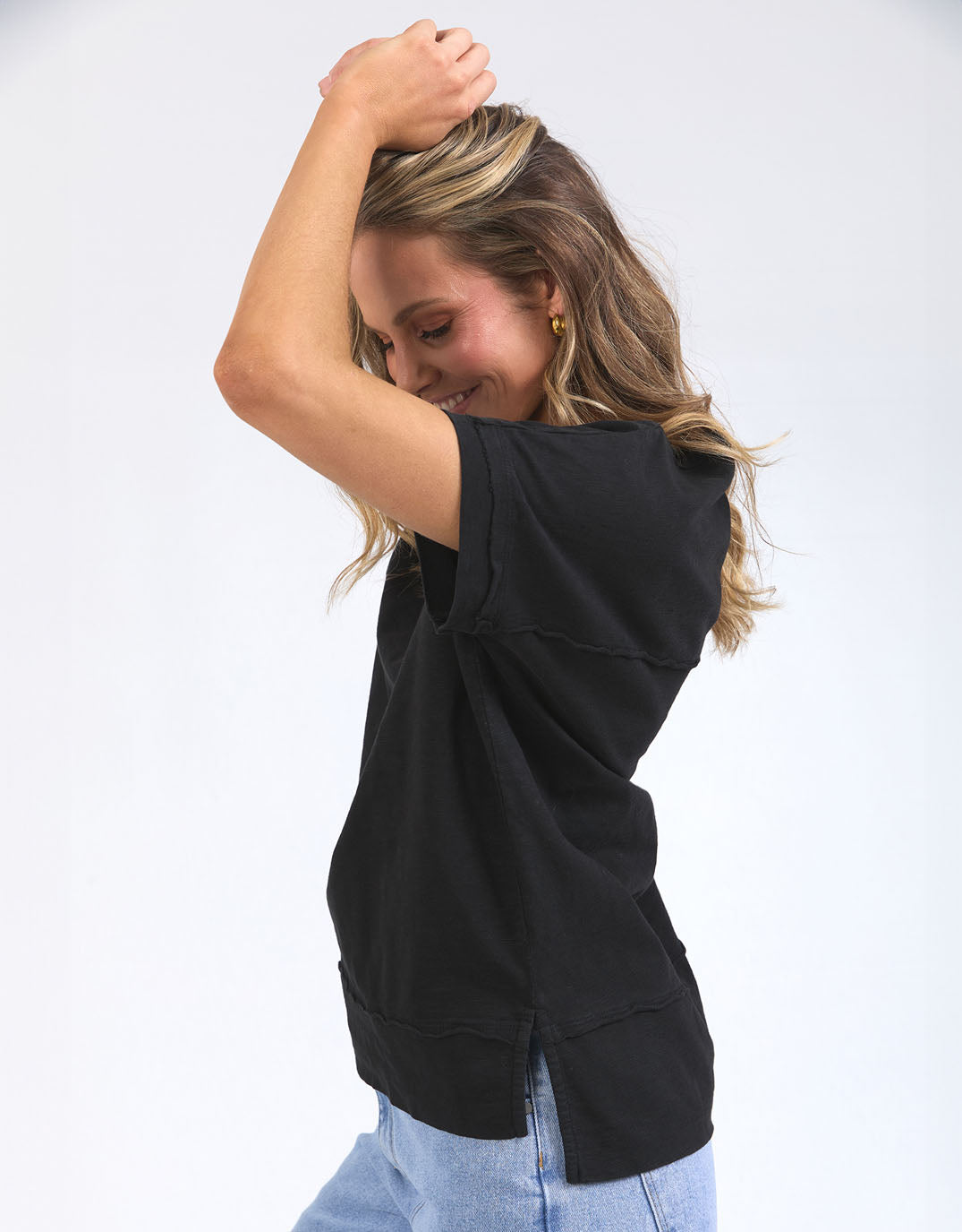 foxwood-allison-tee-black-womens-clothing