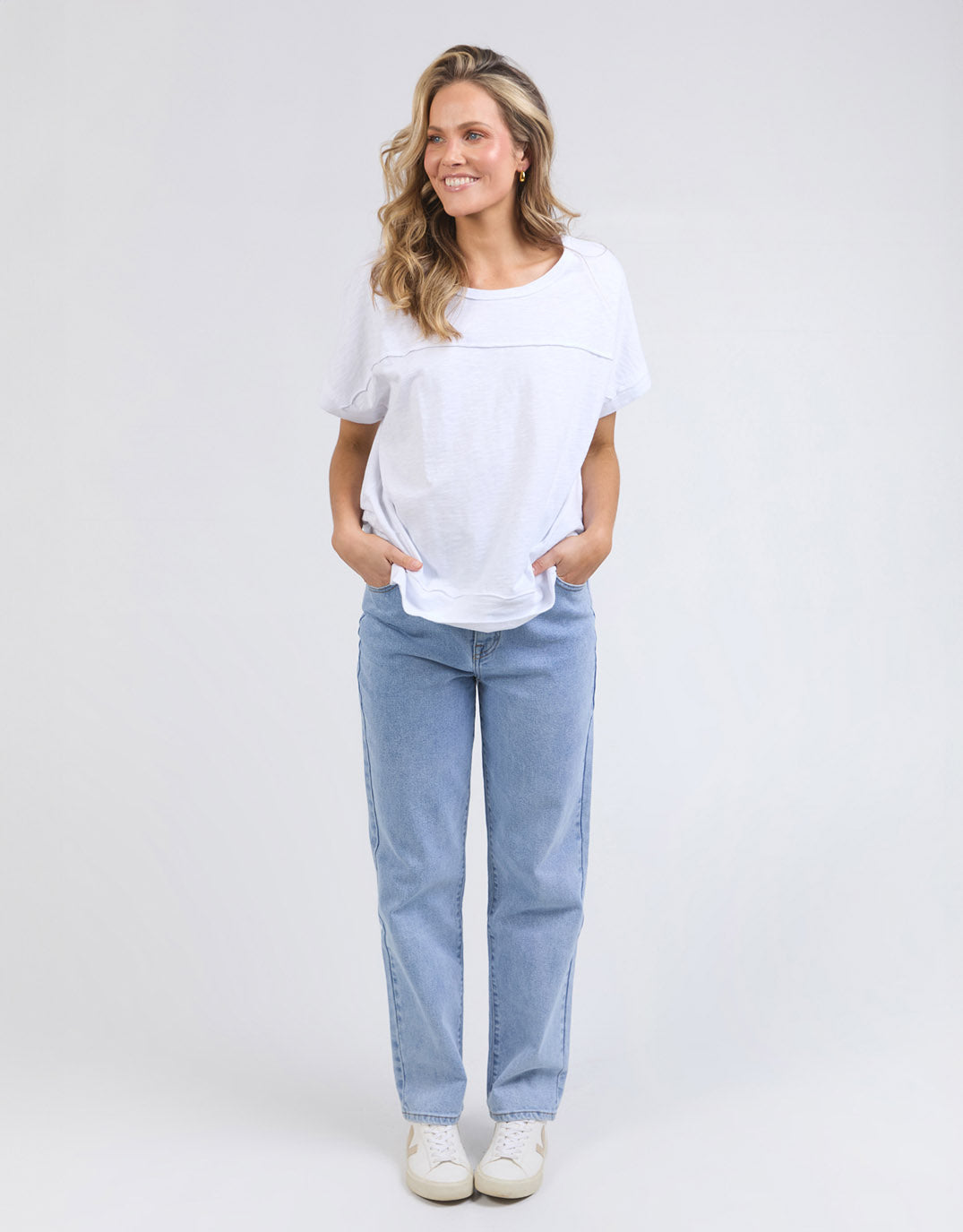 foxwood-allison-tee-white-womens-clothing