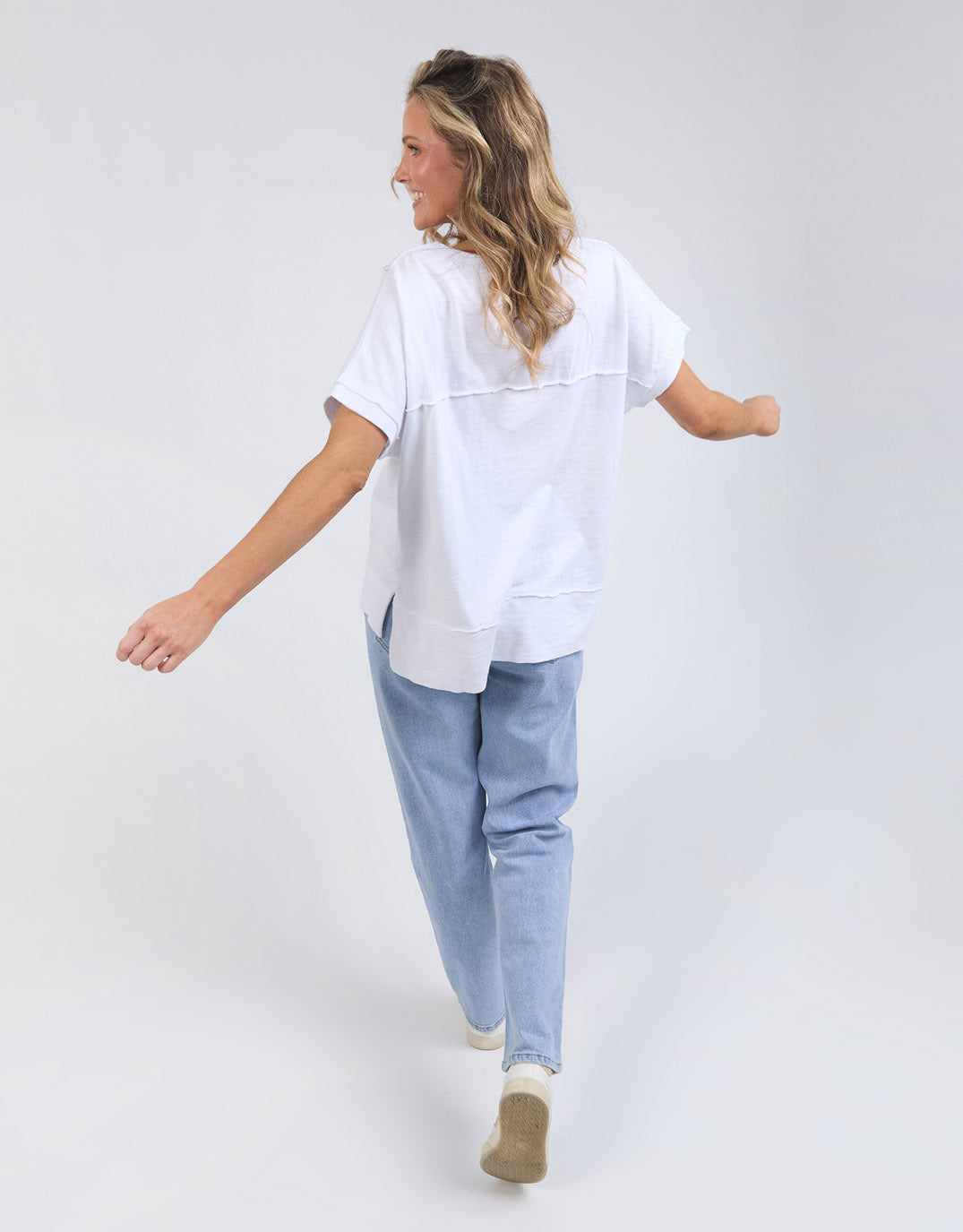 foxwood-allison-tee-white-womens-clothing