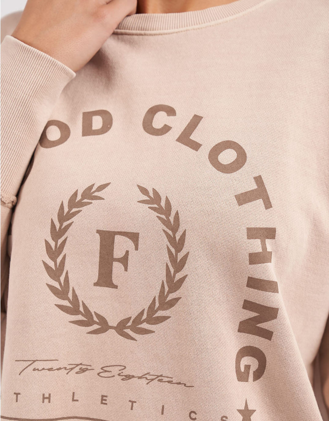 foxwood-medalion-crew-oatmeal-womens-clothing