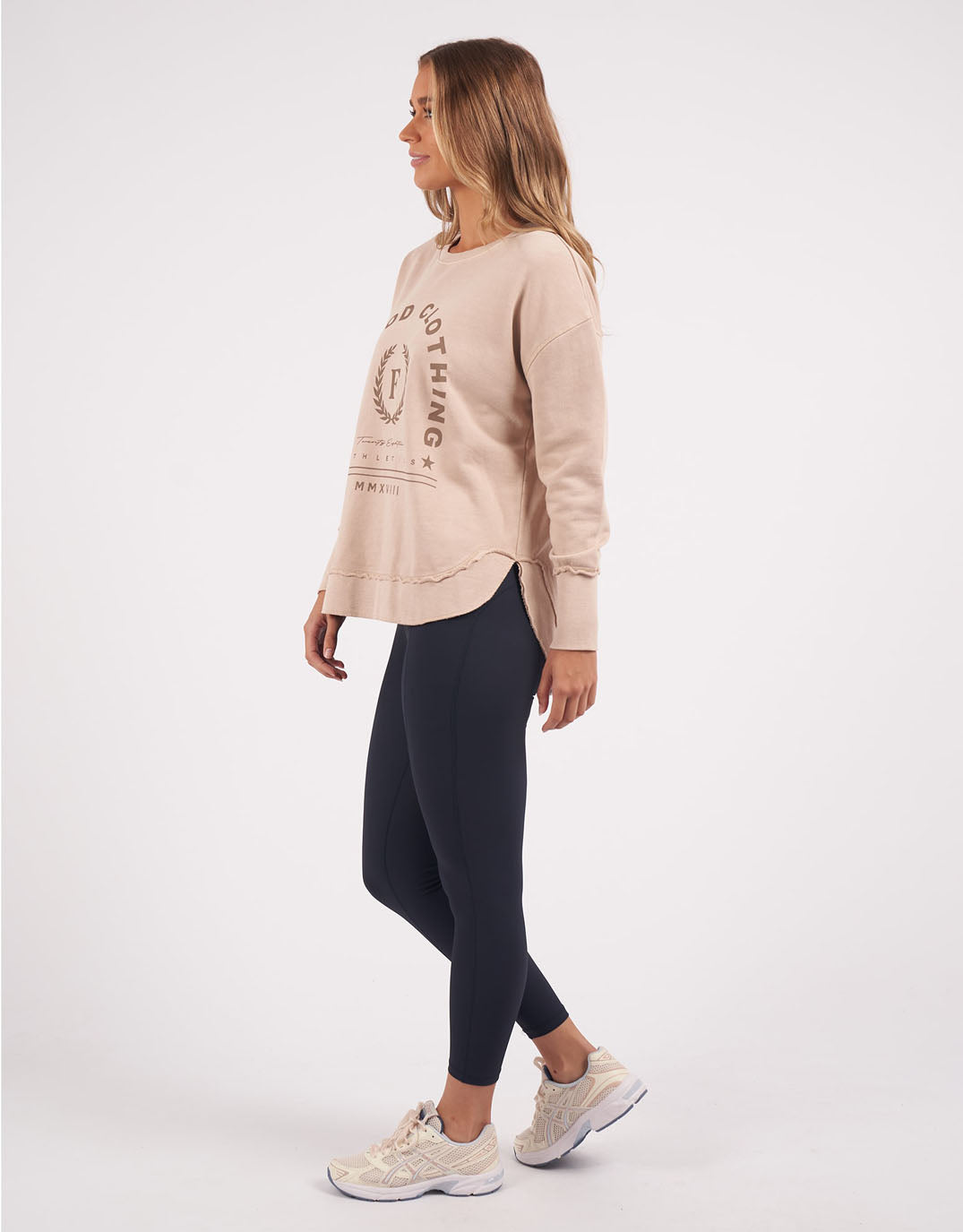 foxwood-medalion-crew-oatmeal-womens-clothing