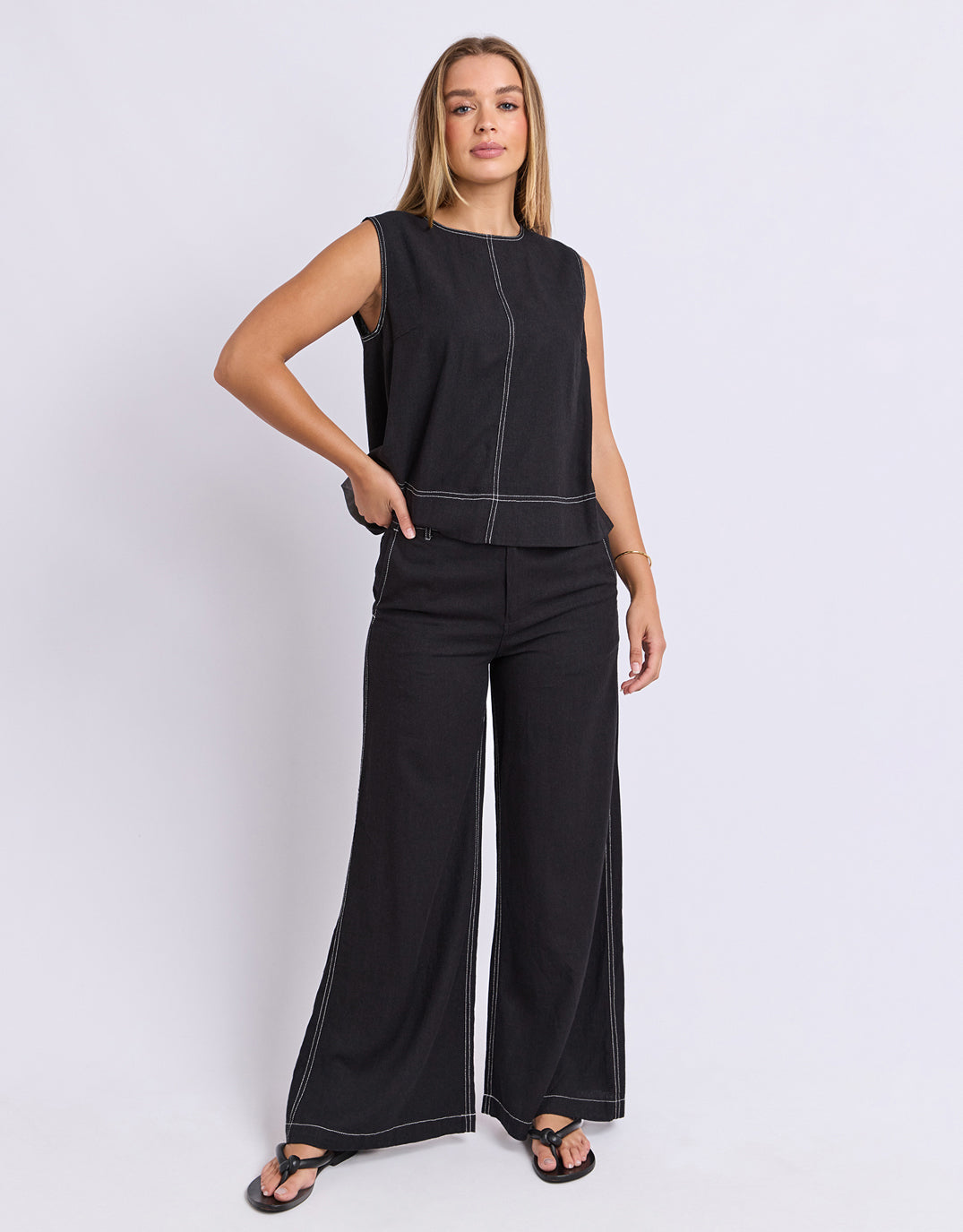 foxwood-vento-top-black-womens-clothing