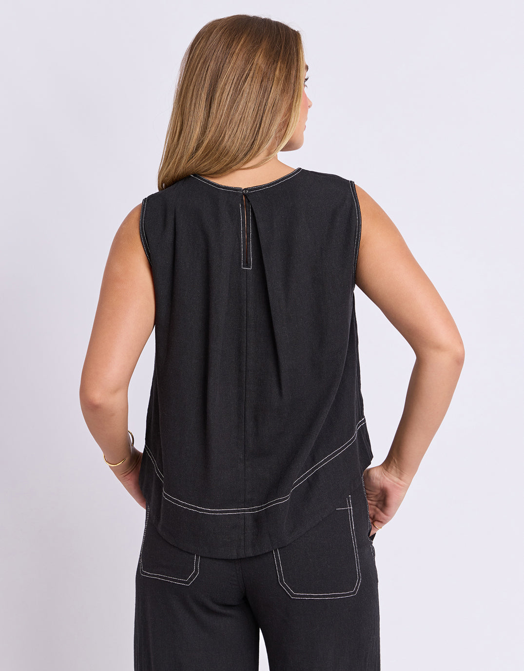 foxwood-vento-top-black-womens-clothing