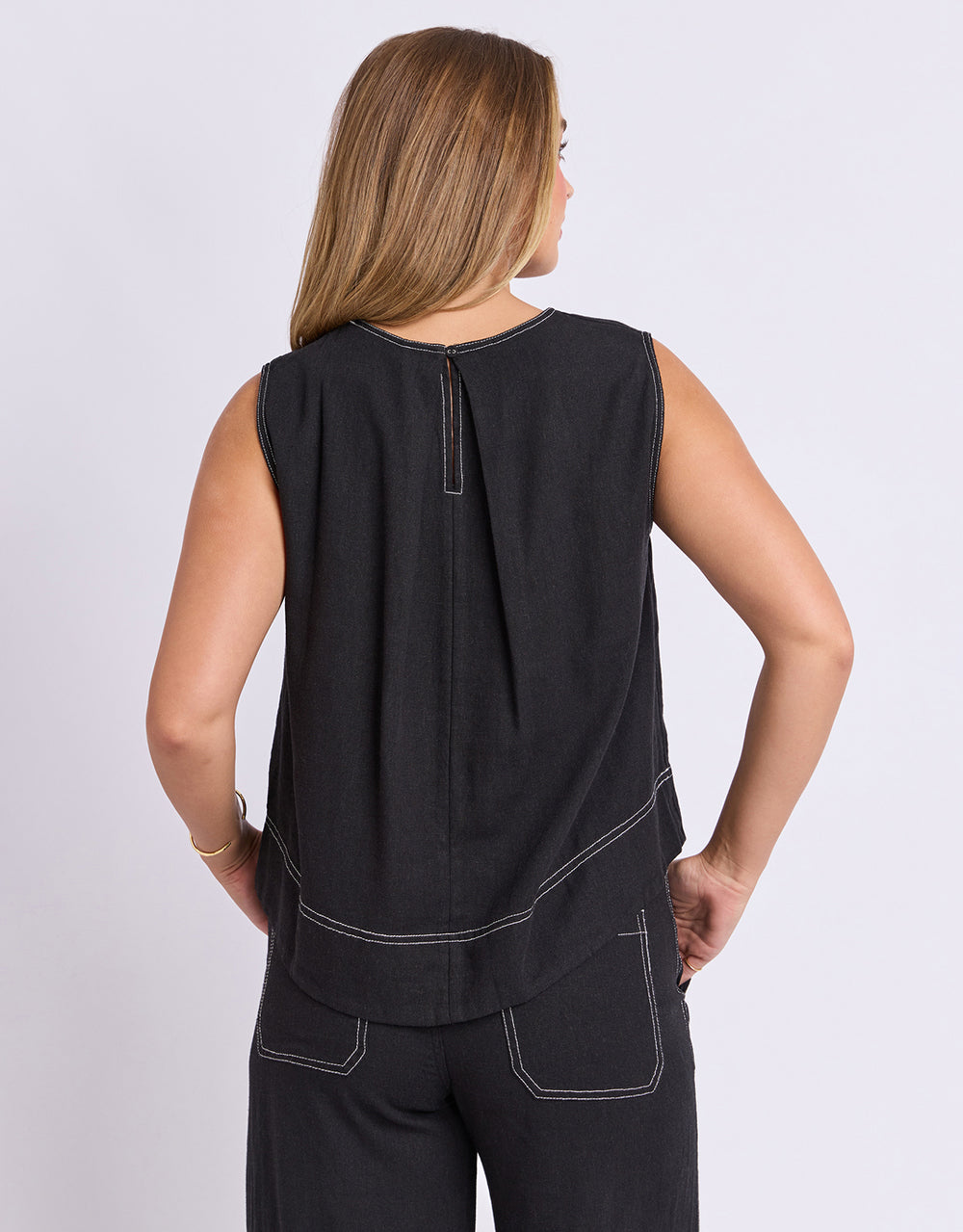 foxwood-vento-top-black-womens-clothing