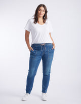 white-co-cara-raw-hem-denim-jogger-dark-wash-womens-clothing