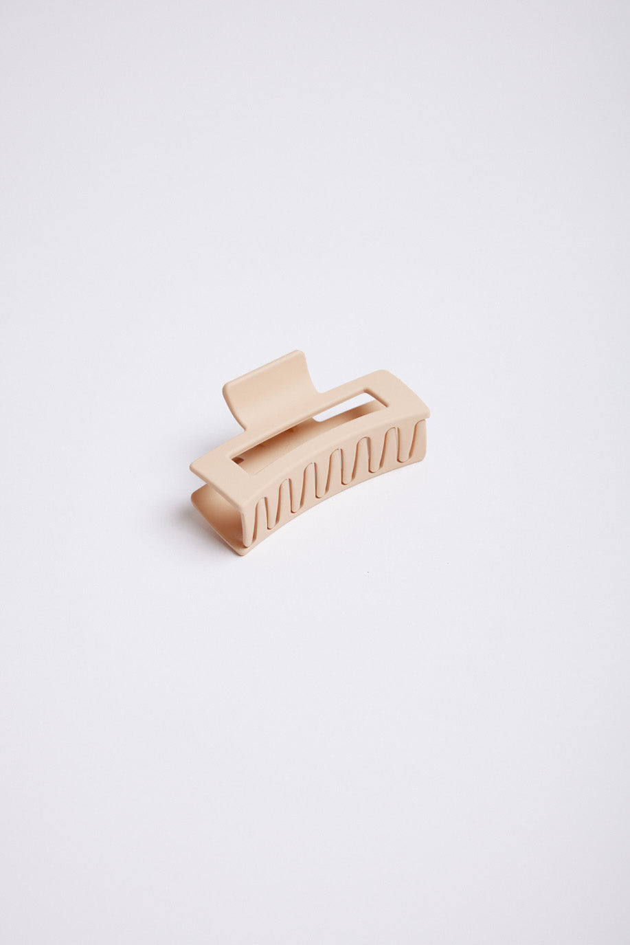 white-and-co-claw-clip-beige