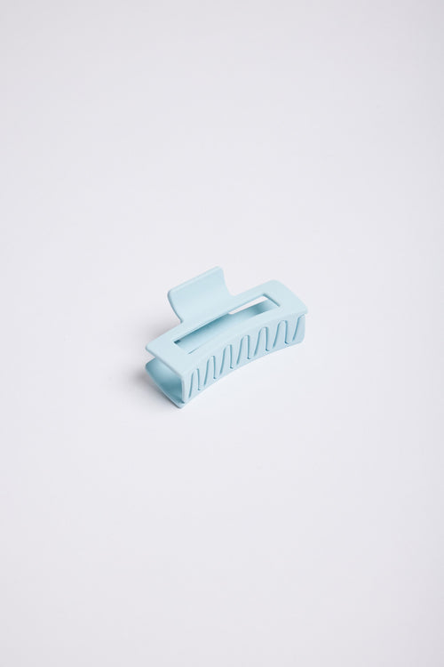 white-and-co-claw-clip-pastel-blue