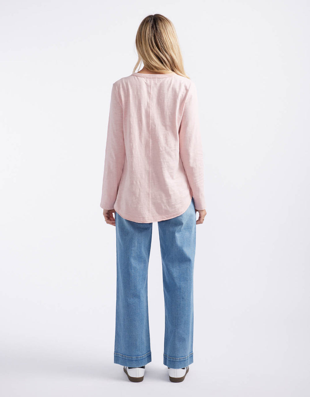 white-co-essential-scoop-hem-long-sleeve-t-shirt-dusty-rose-womens-clothing
