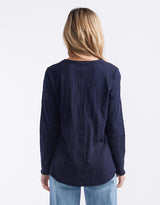 white-co-essential-scoop-hem-long-sleeve-t-shirt-navy-womens-clothing